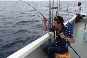 沖縄の沖釣りと磯釣りの違い