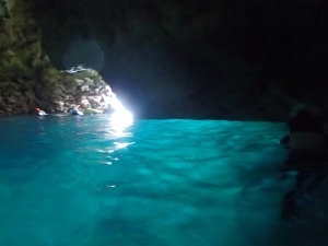 從青之洞窟透過的陽光